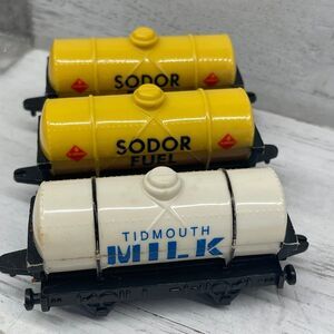 Vintage Ertl Milk & SODOR Fuel x2 Yellow Train Cars Thomas & Friends 1993